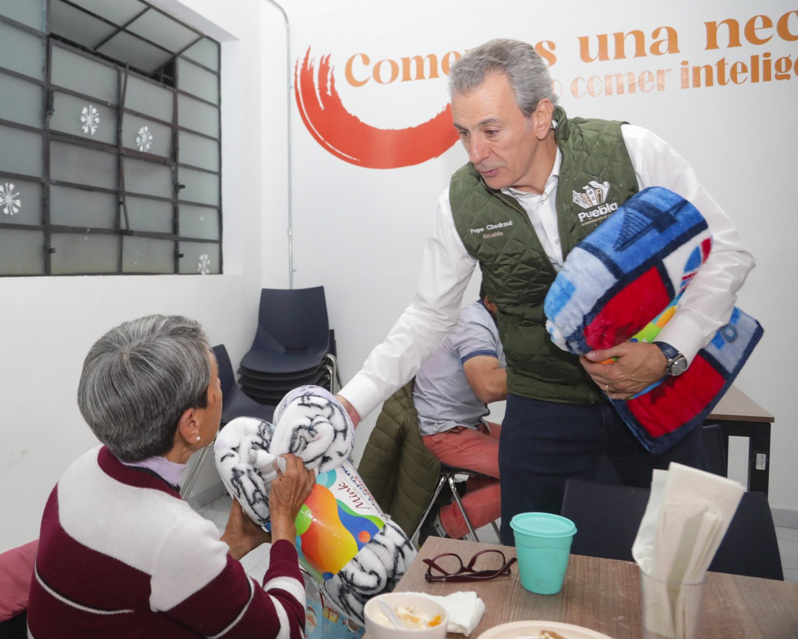 Pepe Chedraui y MariElise Budib celebran cena navideña en el Dormitorio Municipal