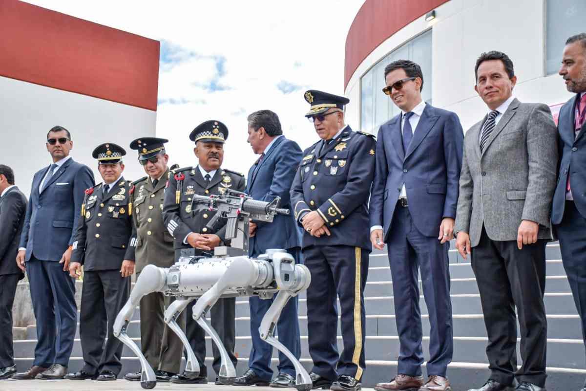 Zacatecas inaugura C5i y presenta perro robot armado en estrategia de seguridad pública