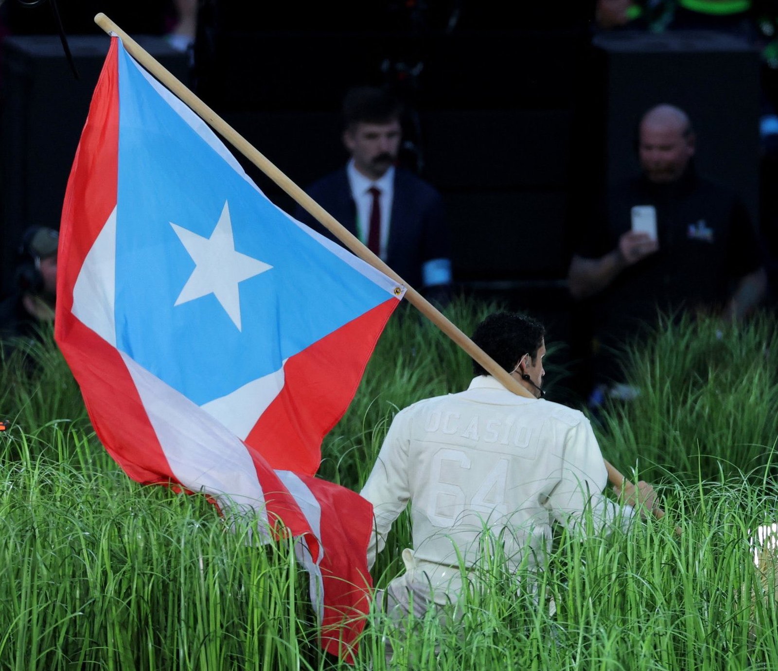 Bad Bunny convierte el medio tiempo en un manifiesto de orgullo latino