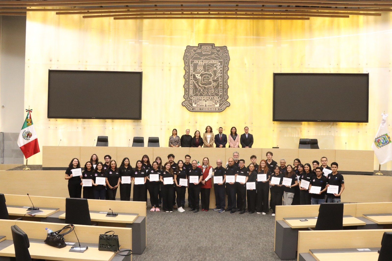 Otorga Congreso del Estado reconocimientos a desarrolladores del nanosatélite Gxiba-1