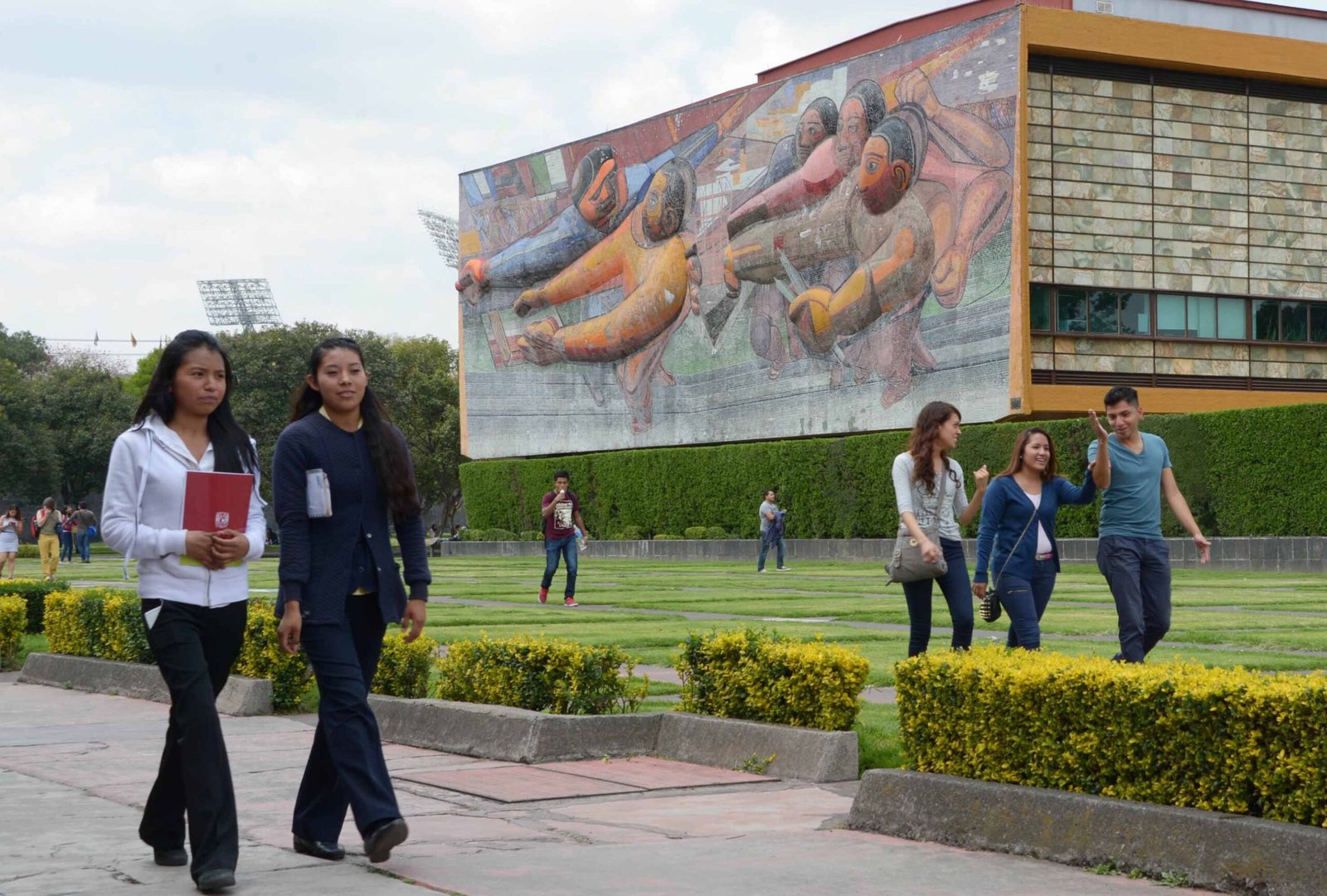 La UNAM se consolida en la élite global: escala posiciones en el ranking mundial QS 2026