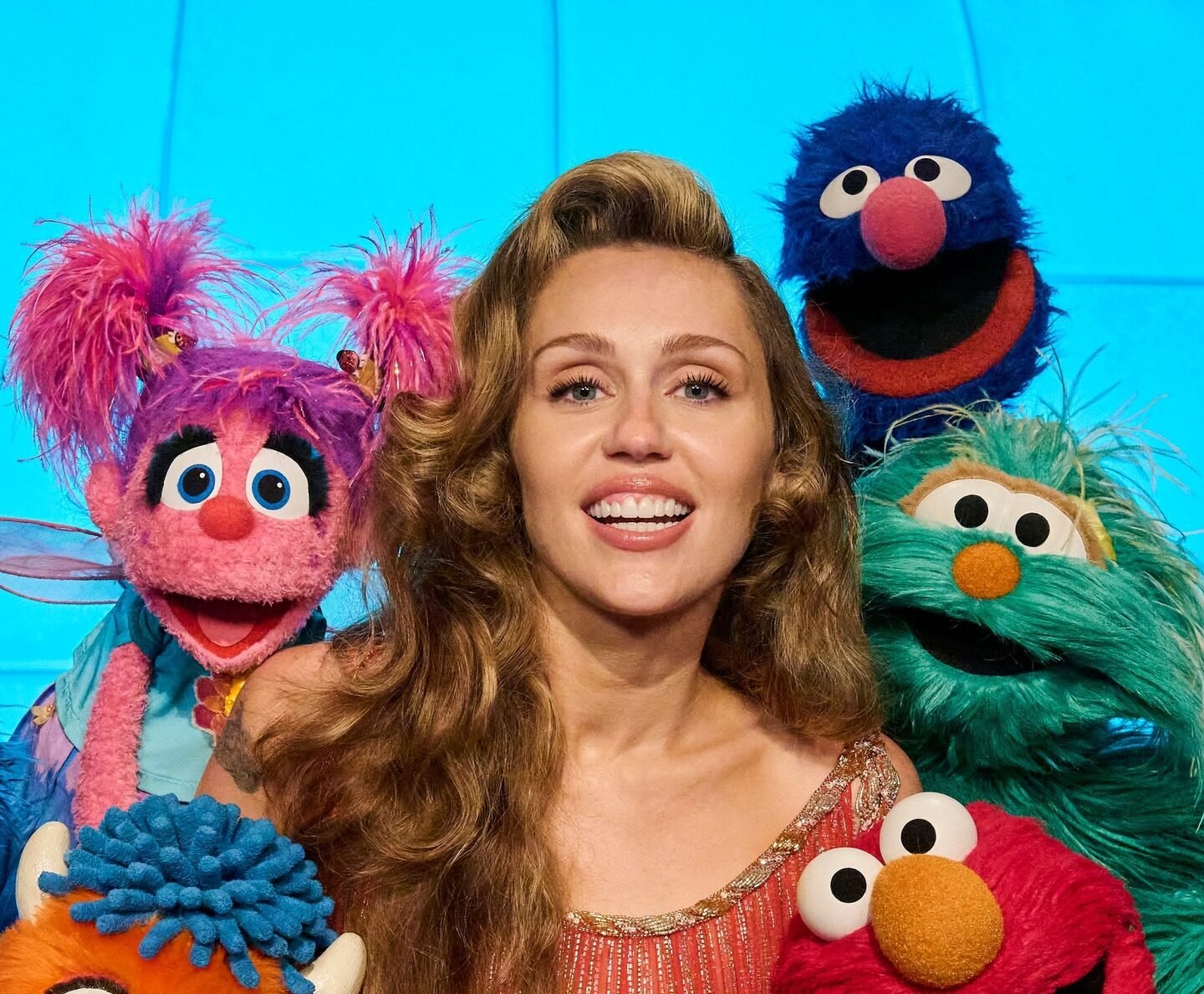 Miley Cyrus llega a «Sesame Street»: Una lección de imaginación y música en Netflix