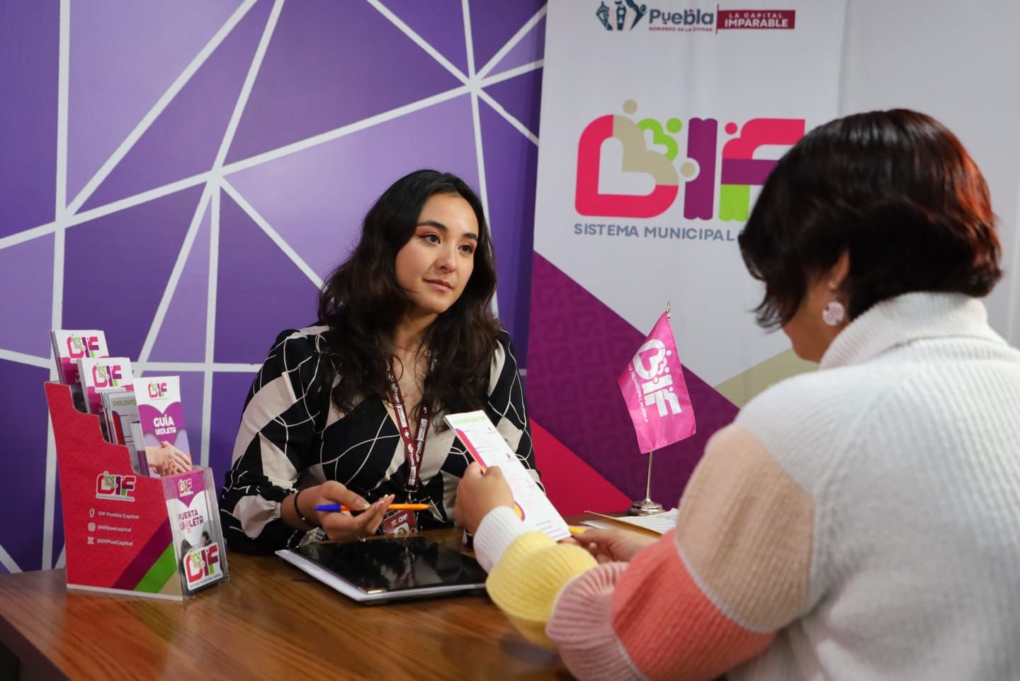 Fortalece DIF Puebla Capital atención a mujeres víctimas de violencia con el programa “Puerta Violeta”