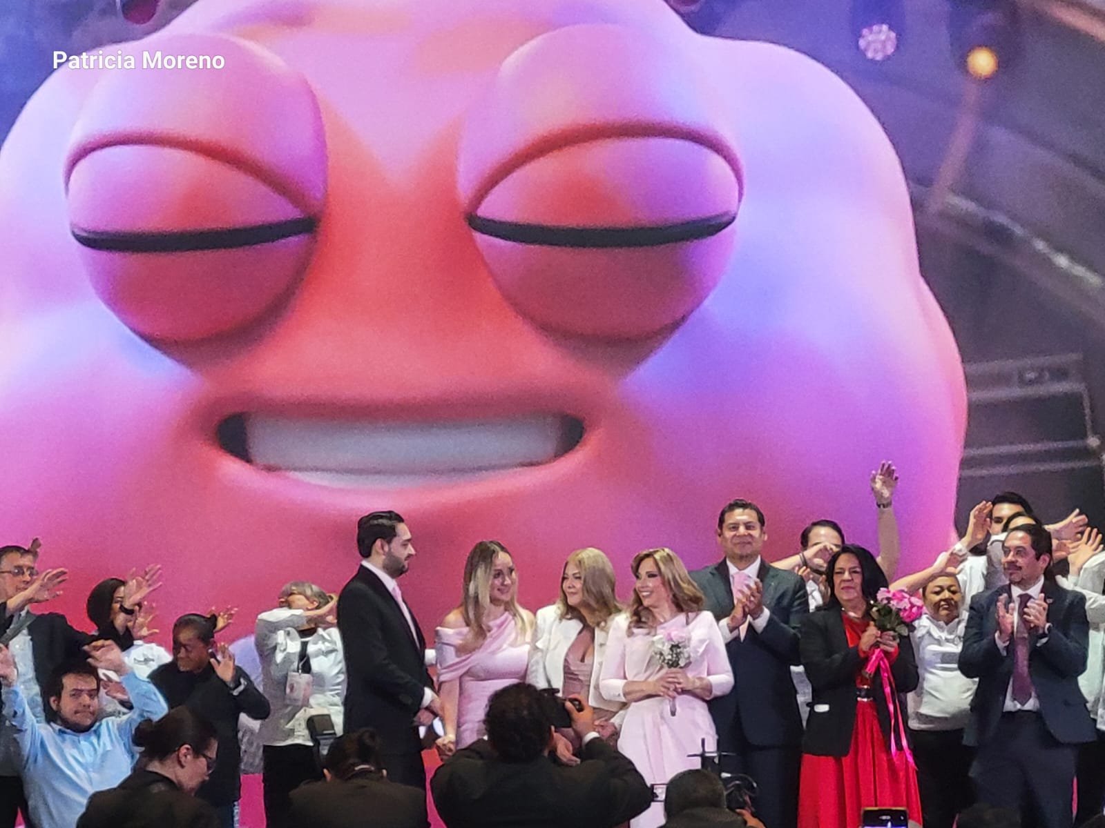 Federación reconoce labor humanista de Ceci Arellano en su Primer Informe de Actividades del SEDIF