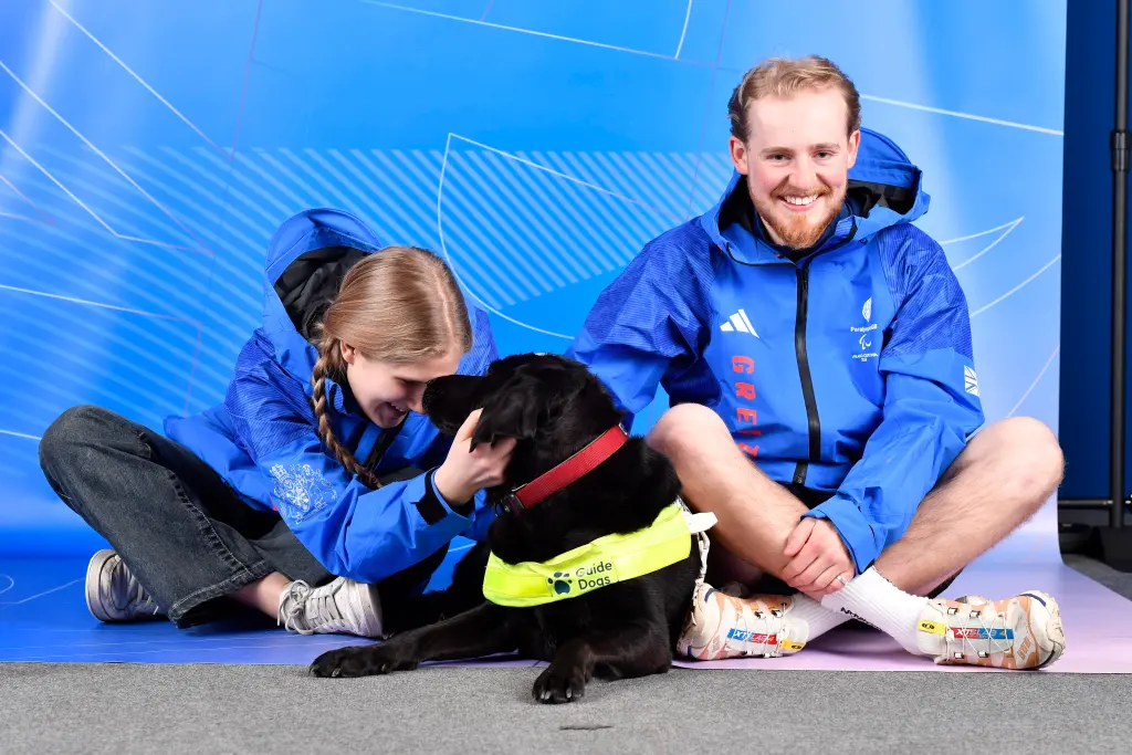 Los otros protagonistas de Milano Cortina 2026: Perros de servicio acompañan a los atletas paralímpicos