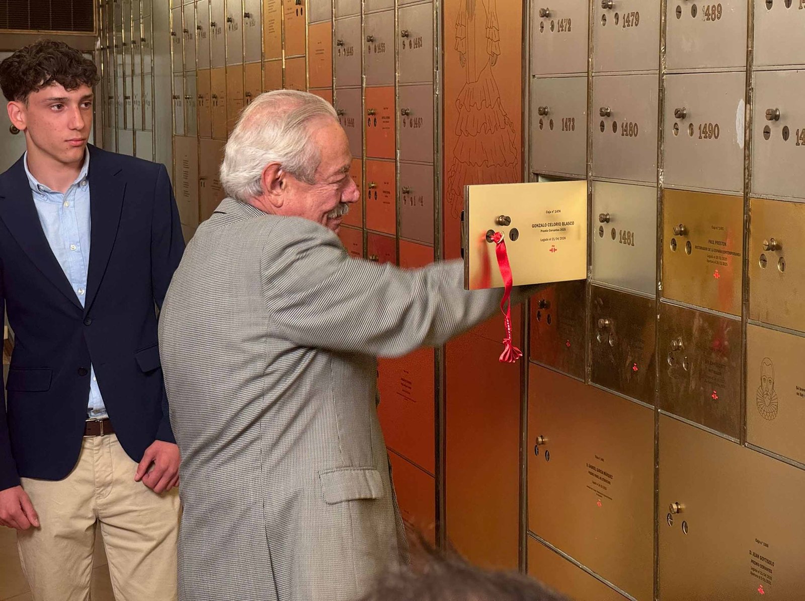 Gonzalo Celorio inmortaliza su legado en la Caja de las Letras del Instituto Cervantes