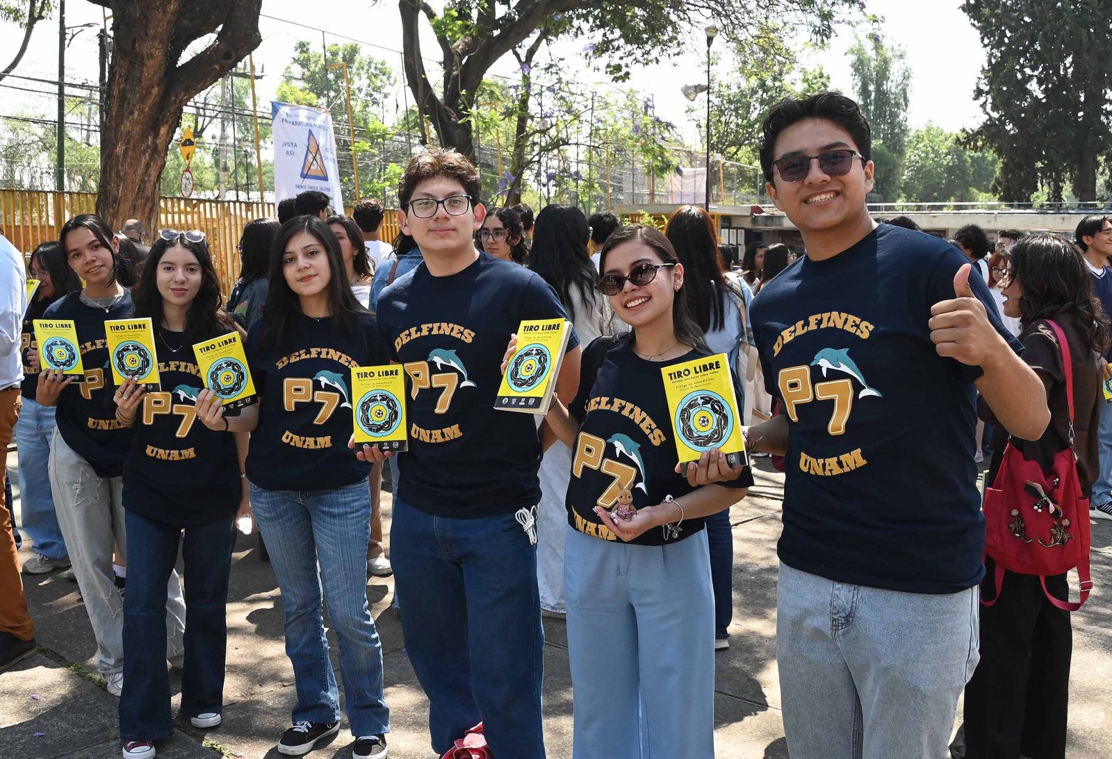 «Leer sigue siendo un ejercicio de libertad»: Leonardo Lomelí entrega 110 mil libros a bachilleres de la UNAM