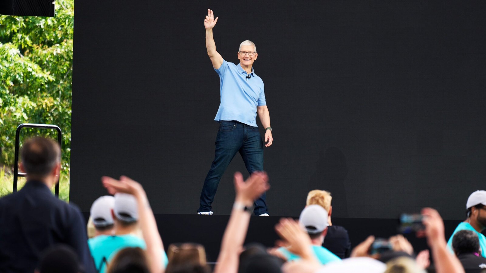 Tim Cook deja la dirección ejecutiva; John Ternus será el nuevo CEO