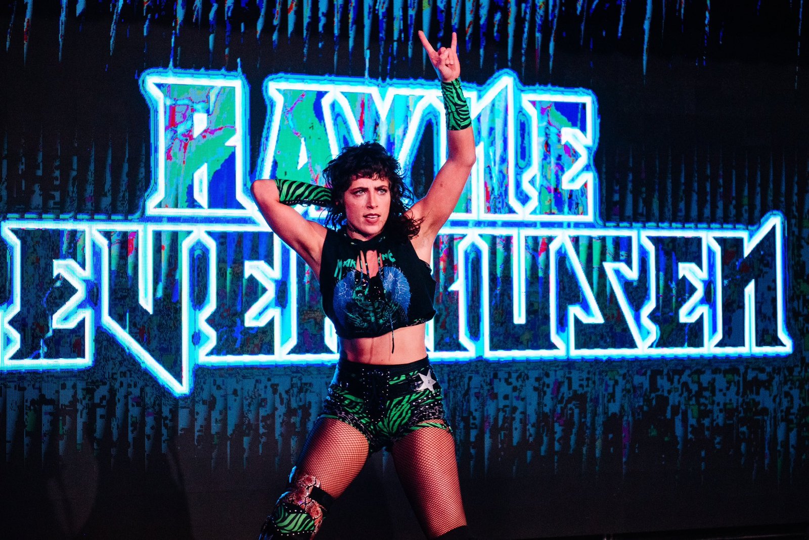 “The Maiden of Metal”: Sobrina del legendario baterista de Iron Maiden debutará en la WWE