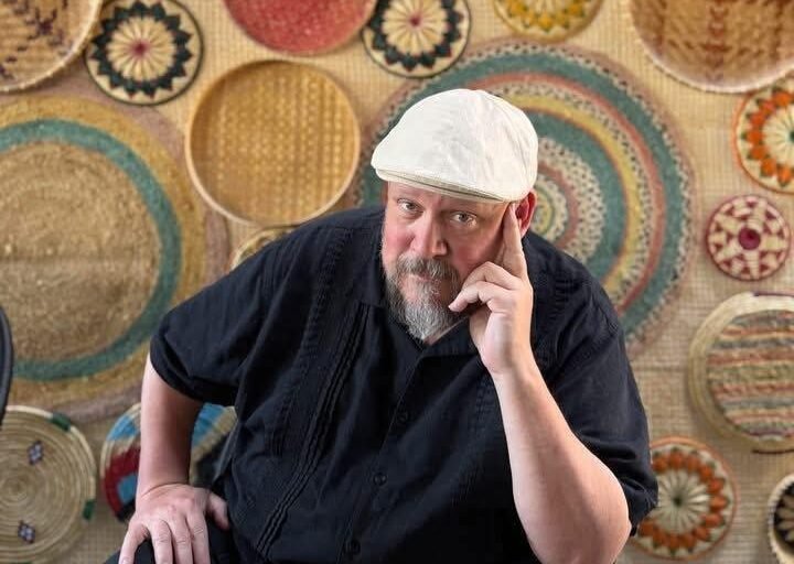 El legendario ilustrador Adam Hughes es diagnosticado con cáncer colorrectal en etapa 3