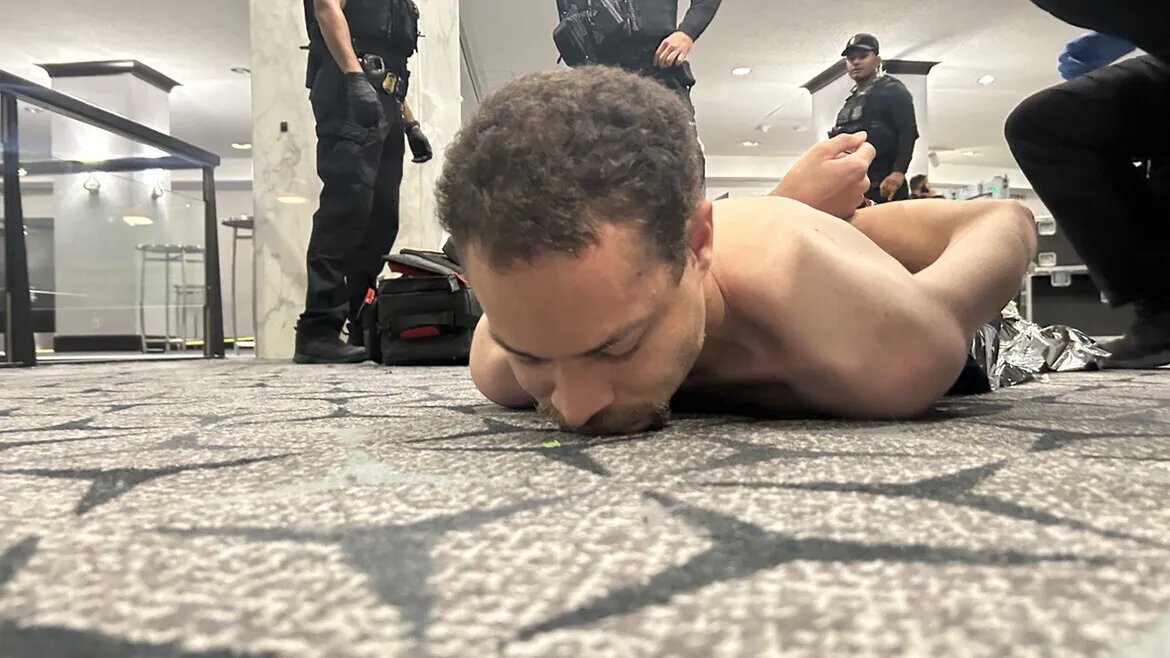 Acusan de intento de asesinato contra Donald Trump a profesor de California tras ataque en Washington