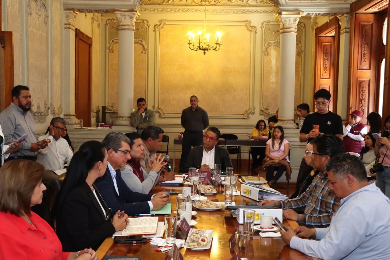 Analizan en comisión propuesta de crédito por 440 mdp para obra pública en Puebla