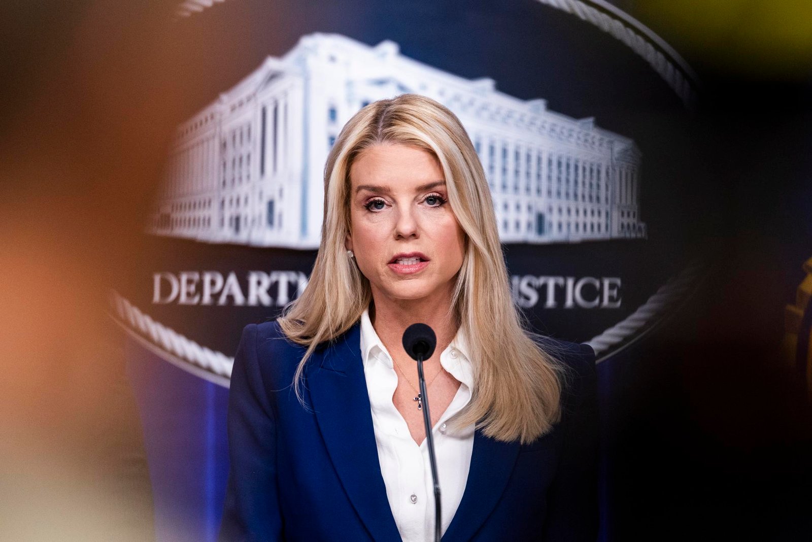 Donald Trump remueve a Pam Bondi de la Fiscalía General; Todd Blanche asumirá el cargo