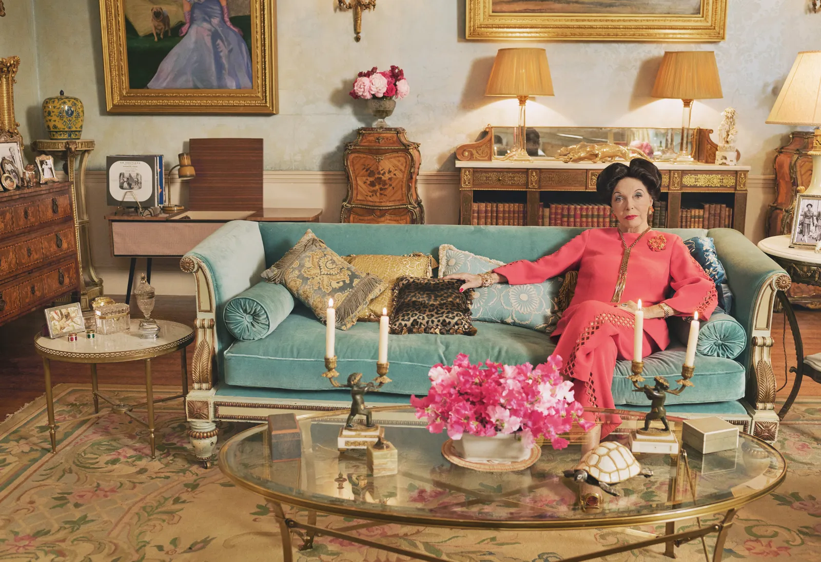 Joan Collins regresa a la pantalla grande como la Duquesa de Windsor: Un relato de glamour y abandono