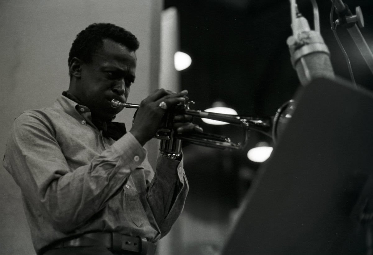 A un siglo de su nacimiento, el mundo celebra el legado de Miles Davis; el Teatro Sergio Magaña se une al homenaje
