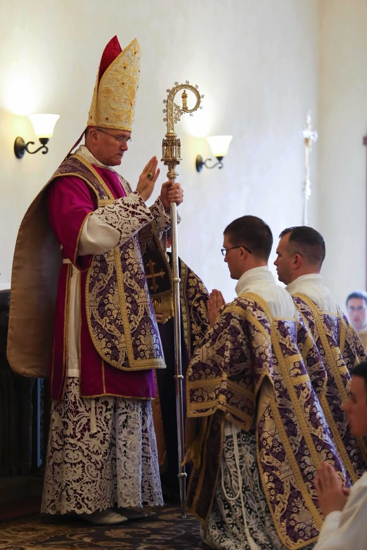 Al borde del cisma: El Vaticano lanza advertencia final a grupo tradicionalista ante inminentes consagraciones