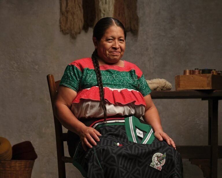 Artesanas de la Sierra Norte de Puebla bordan la nueva colección mundialista de adidas