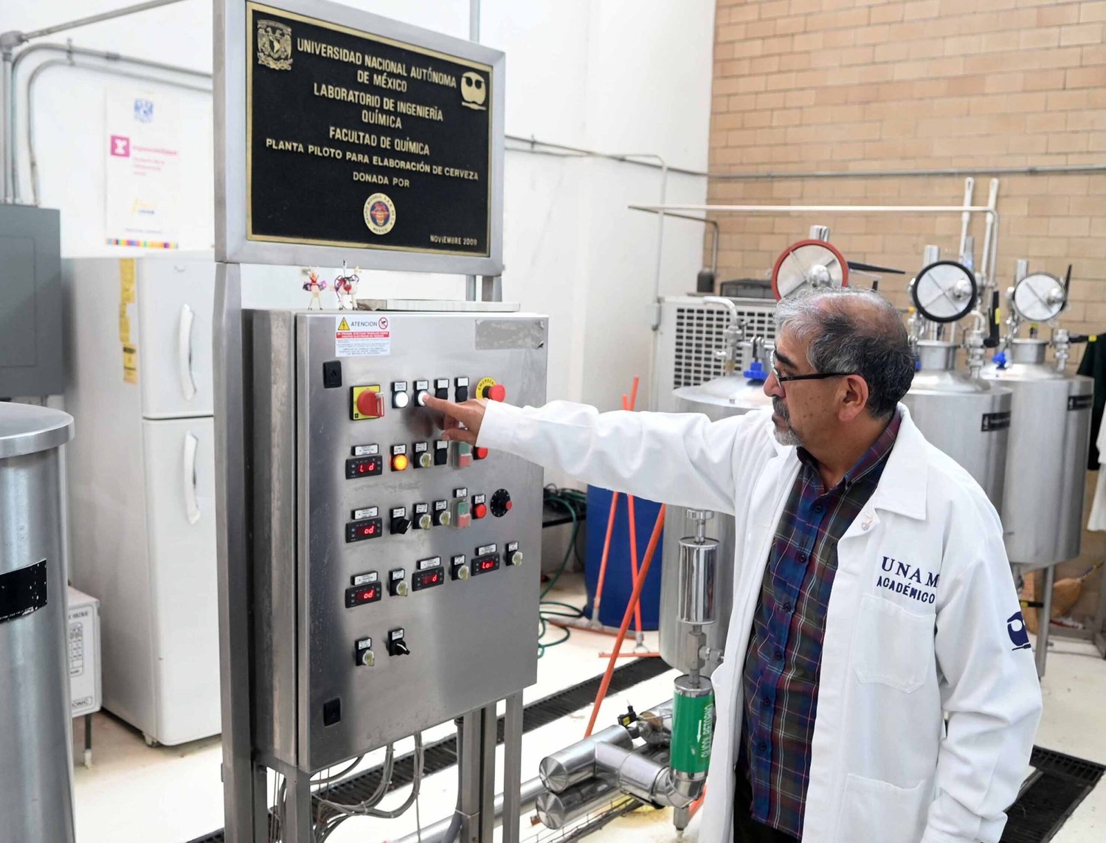Universitarios de la FQ desarrollan cervezas artesanales con plátano y camote para enriquecer su valor nutrimental