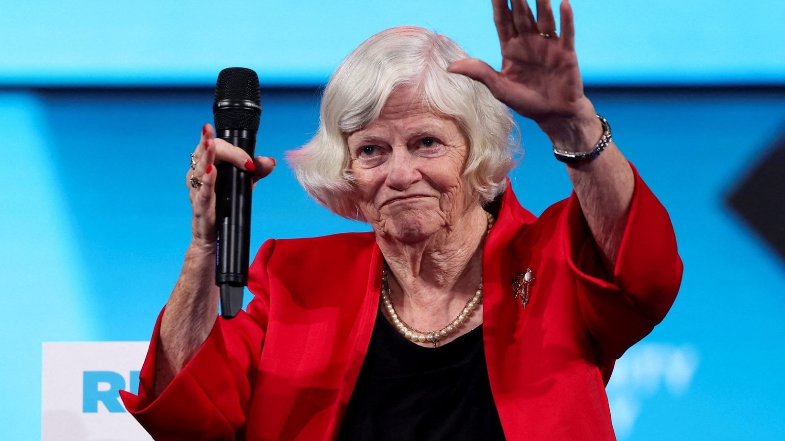Asesinan a la exministra británica Ann Widdecombe en su residencia de Devon; hay un detenido