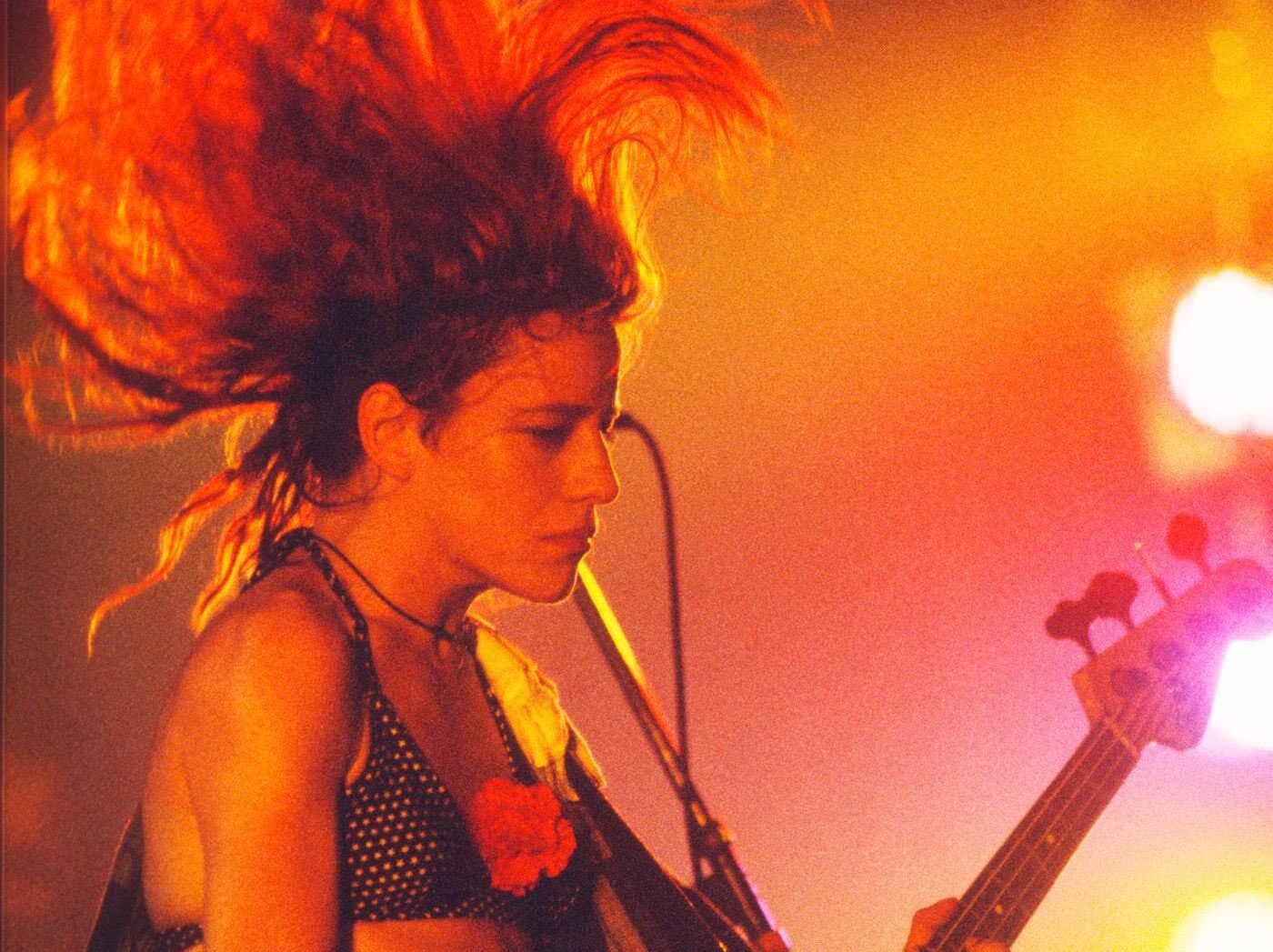 Fallece Jennifer Finch, histórica bajista de L7 y figura fundamental del punk angelino, a los 59 años