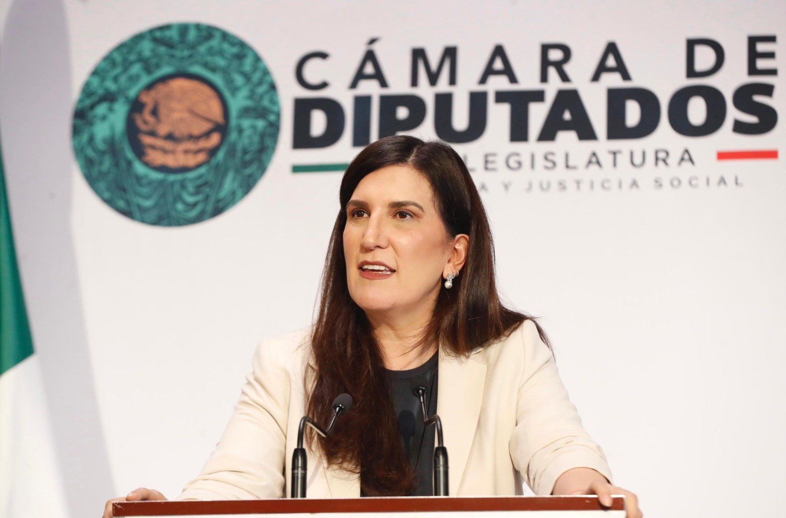Llama Kenia López Rabadán a participar en la consulta sobre los lineamientos para la protección de las audiencias