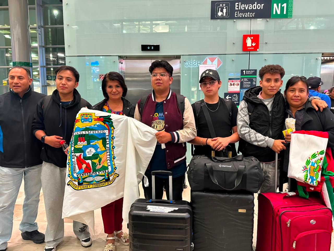 Regresan a México sanos y salvos los cuatro estudiantes de la UTH tras el devastador sismo de 7.4 en Colombia
