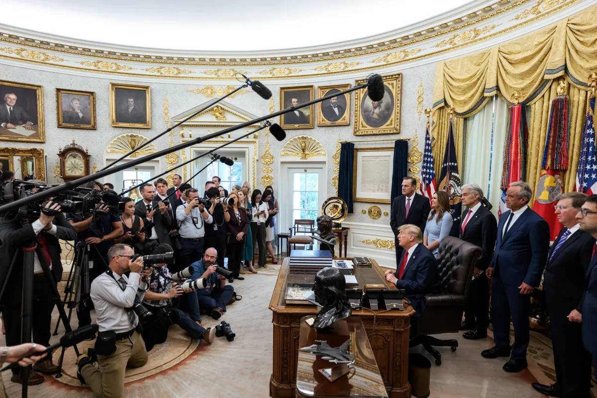 Cadenas de televisión de EE. UU. boicotean la cobertura de Trump en solidaridad tras el veto a CNN