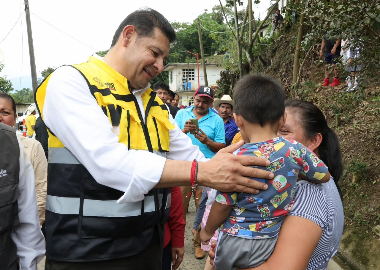GOBIERNO ESTATAL ENCABEZA ATENCIÓN INMEDIATA PARA RECUPERAR CAMINOS Y PROTEGER FAMILIAS SERRANAS
