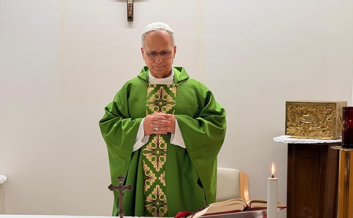 El Papa León XIV celebra la Santa Misa en el hospital Gemelli y muestra una mejoría constante tras su cirugía