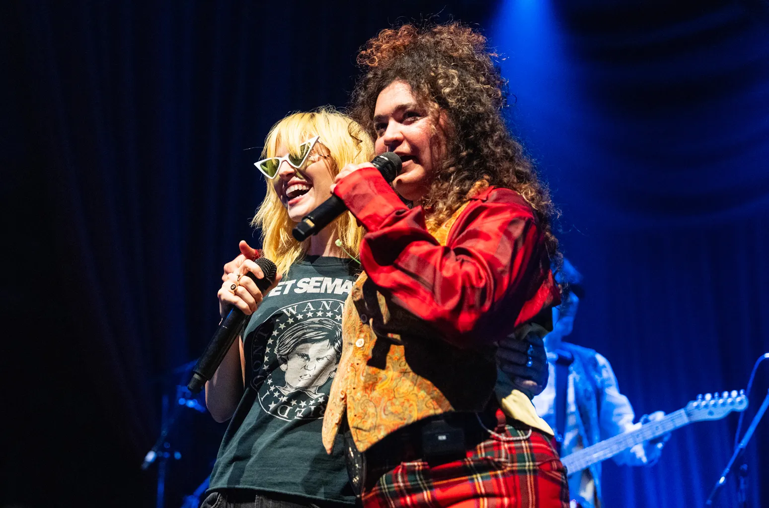 Remi Wolf elogia el talento de Hayley Williams y reflexiona sobre el proceso sanador de su nuevo álbum ‘Mud’